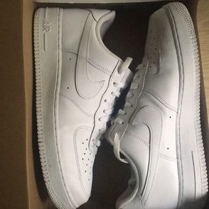 White Nike Air Force 1 ‘07